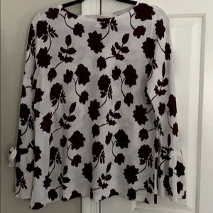 Very light weight floral design bow detail sweater